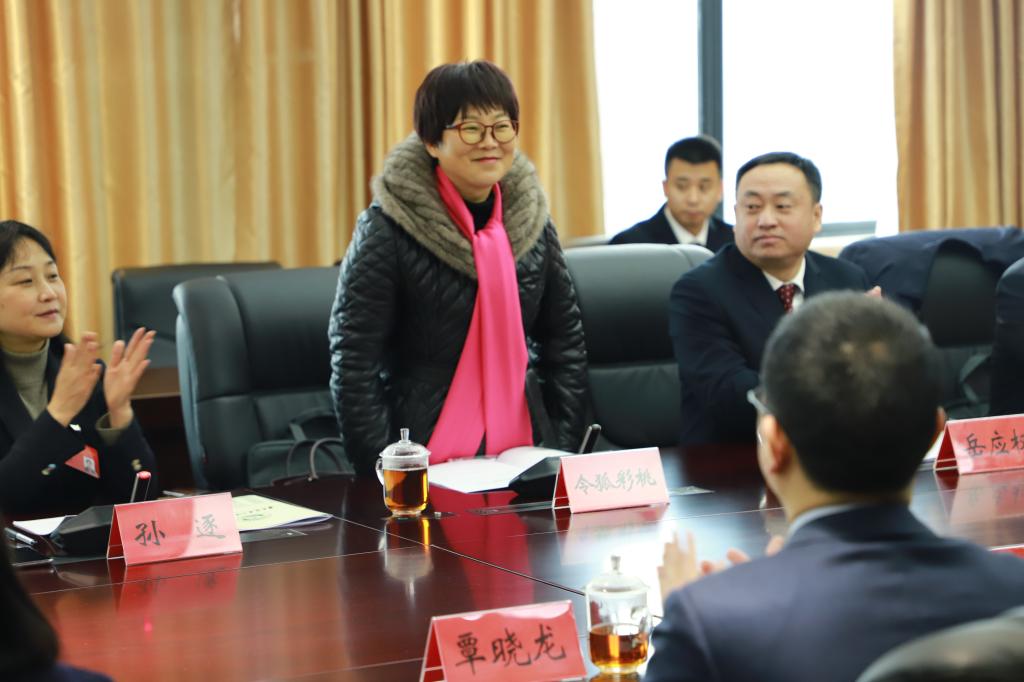 貴州省委第二批換屆高校黨代會(huì )第四巡回督導組組長(cháng)、貴州大學(xué)黨委副書(shū)記令狐彩桃蒞臨指導主席團第一次會(huì )議