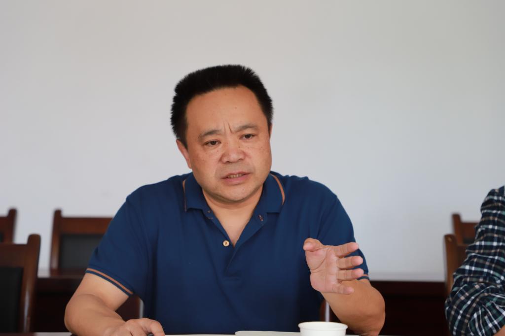 楊自義作匯報